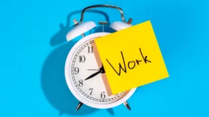 Cómo se promueve el bienestar en los colaboradores sin aumentar sus cargas de trabajo con menos horas